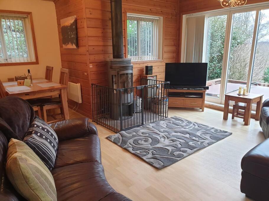 Luxury Peak District Lodge, Hot Tub, Log Burner, Nr Lake Rudyard Buitenkant foto