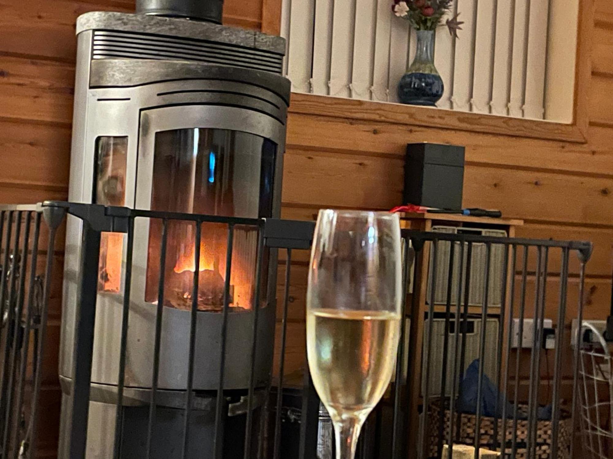 Luxury Peak District Lodge, Hot Tub, Log Burner, Nr Lake Rudyard Buitenkant foto